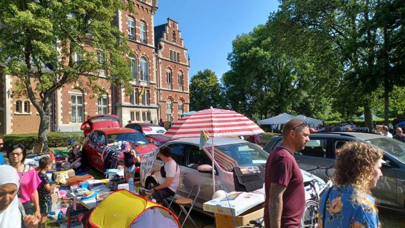 Emelkoen bruist  20 - Reuze Rommelmarkt met Boeken-, Vinyl- en CD‑Beurs in Humelgem 